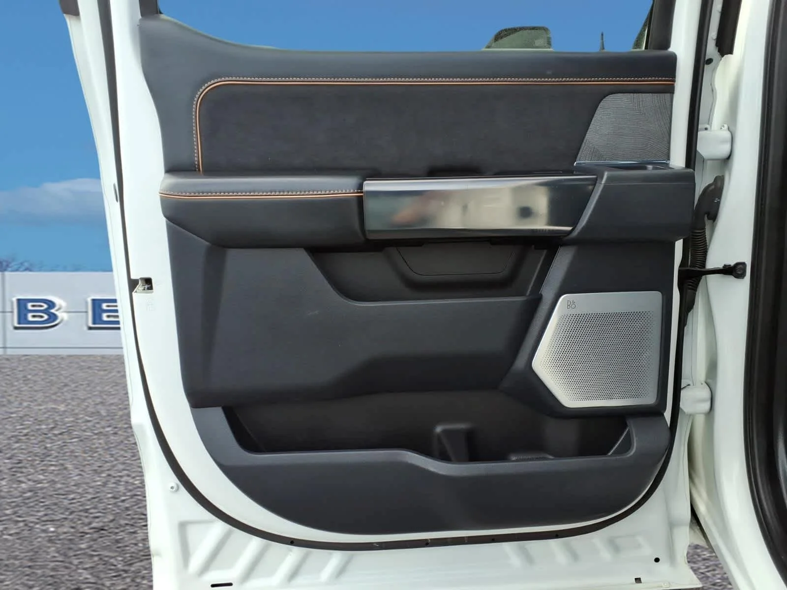 Used 2024 Star White Metallic Tri-Coat Ford Platinum image 28