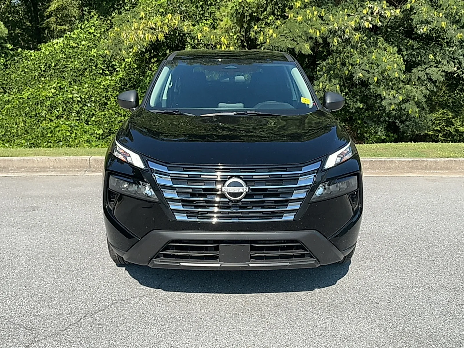 Used 2025 Super Black Nissan S FWD image 15