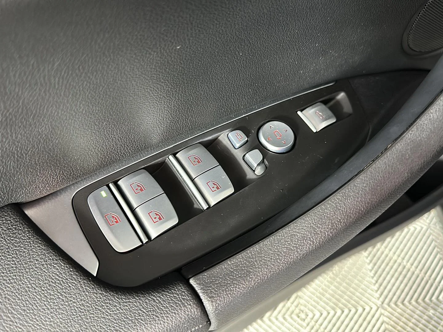 Used 2024 Skyscraper Grey Metallic BMW xDrive30i image 9