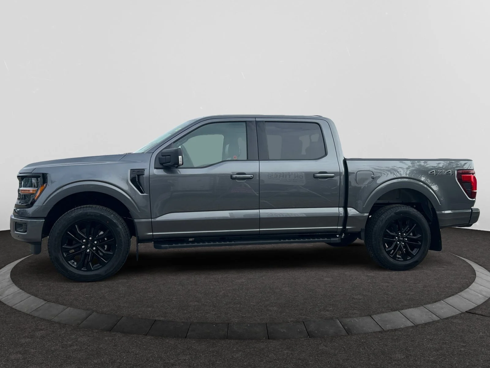 New 2026 Carbonized Grey Metallic Ford XLT image 2