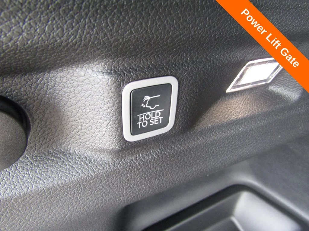New 2026 Diamond Black Crystal Pearlcoat Jeep Altitude image 20