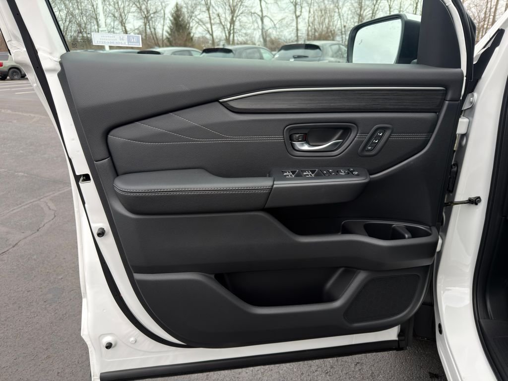 New 2026 Platinum White Pearl Honda Touring image 19