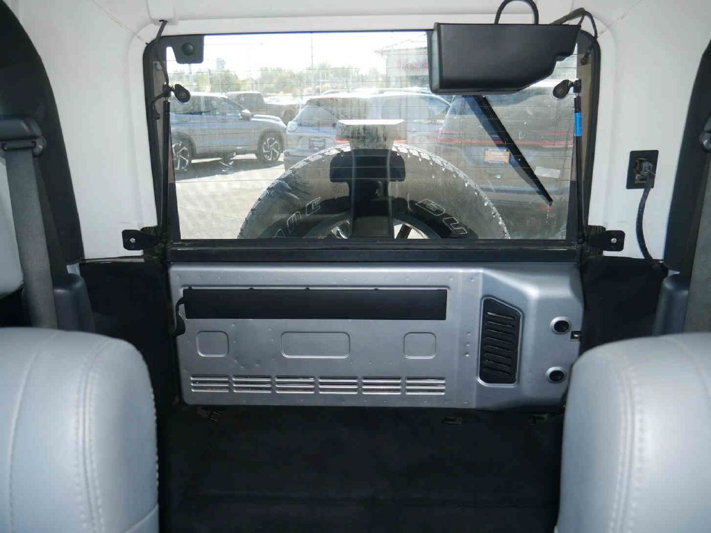 Used 2008 Silver Jeep X image 25
