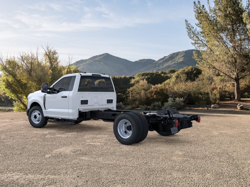 2025 Ford F-350 Super Duty Chassis Cab XL - Photo 26
