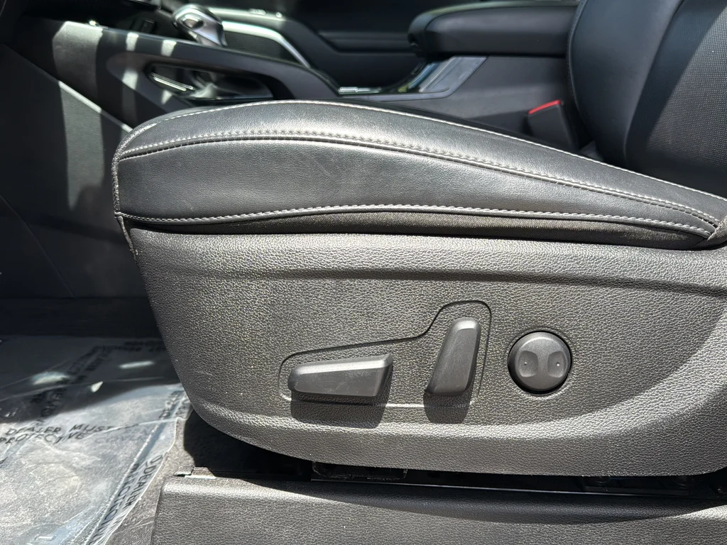 Used 2025 Ebony Black Kia S image 21
