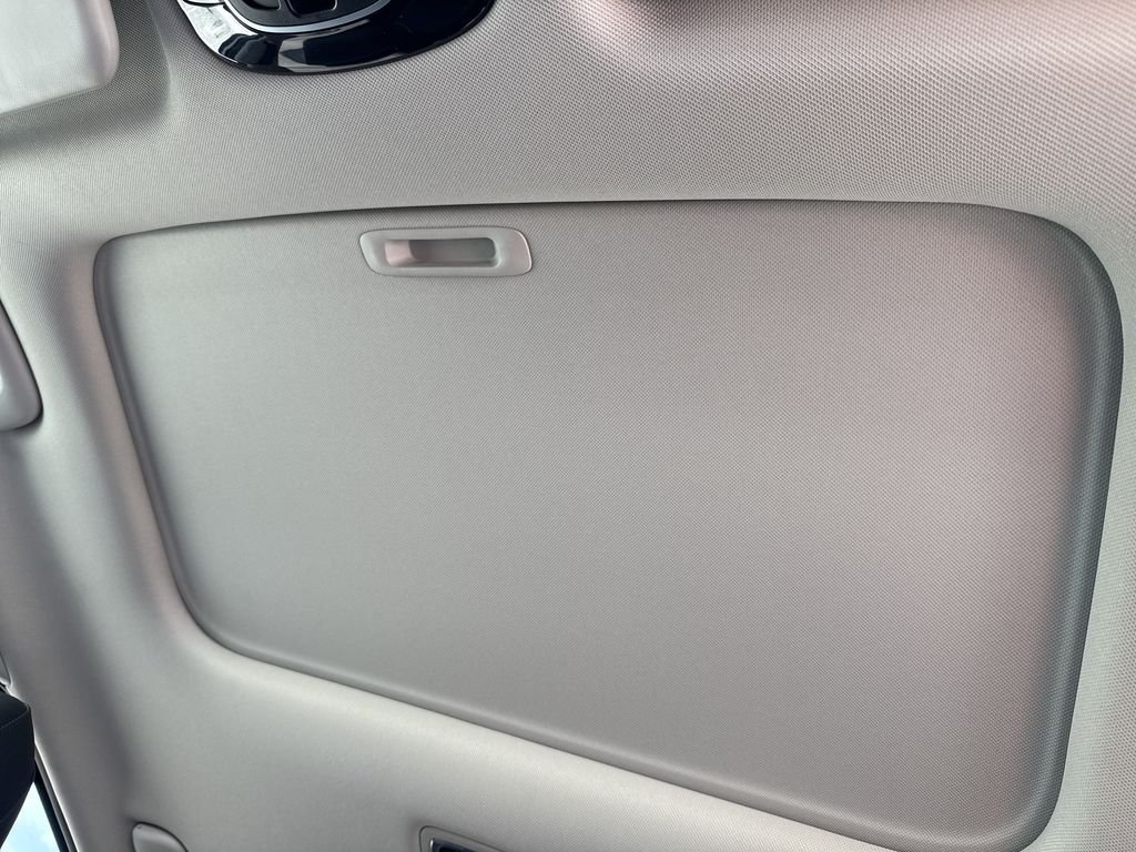 Used 2022 Quartz White Hyundai SEL image 29