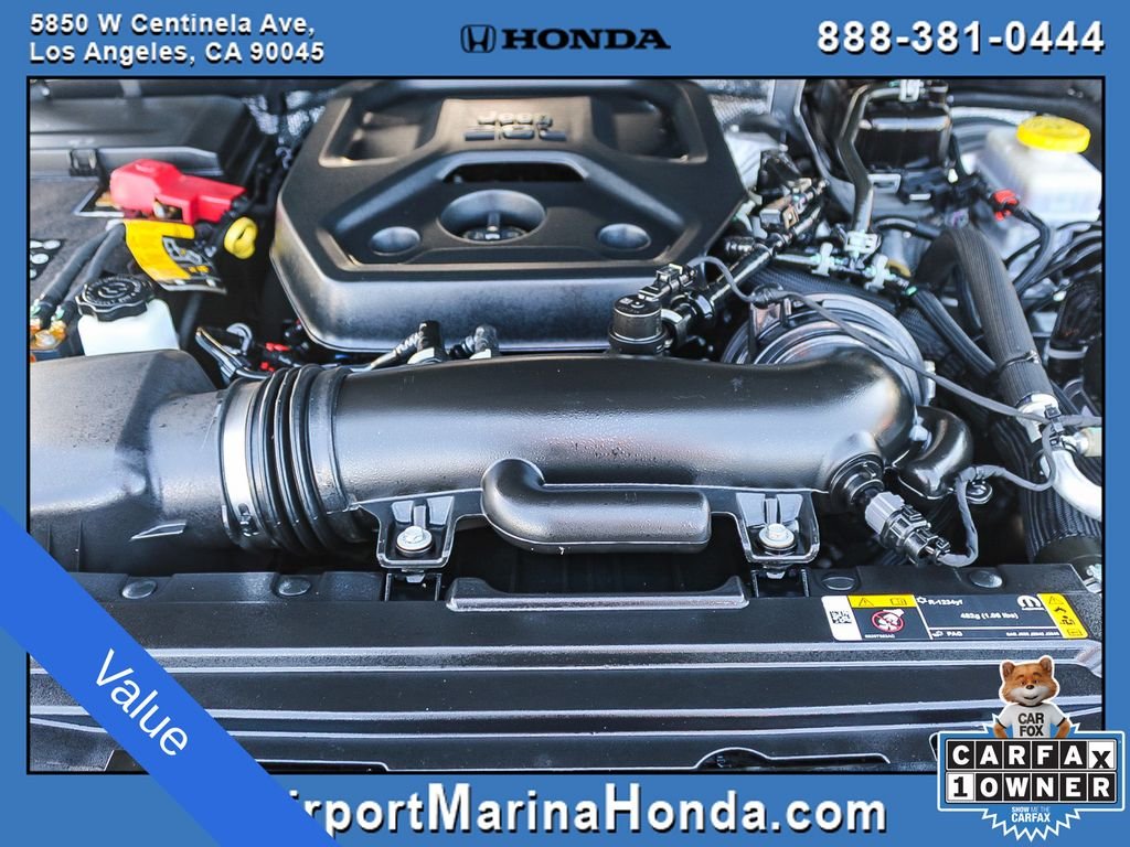 Used 2025 Crystal Metallic Jeep Rubicon image 11