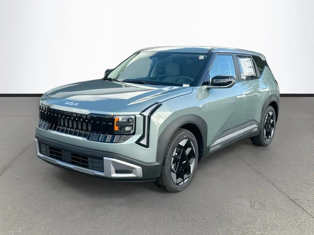 New 2027 Iceberg Green Kia S image 3