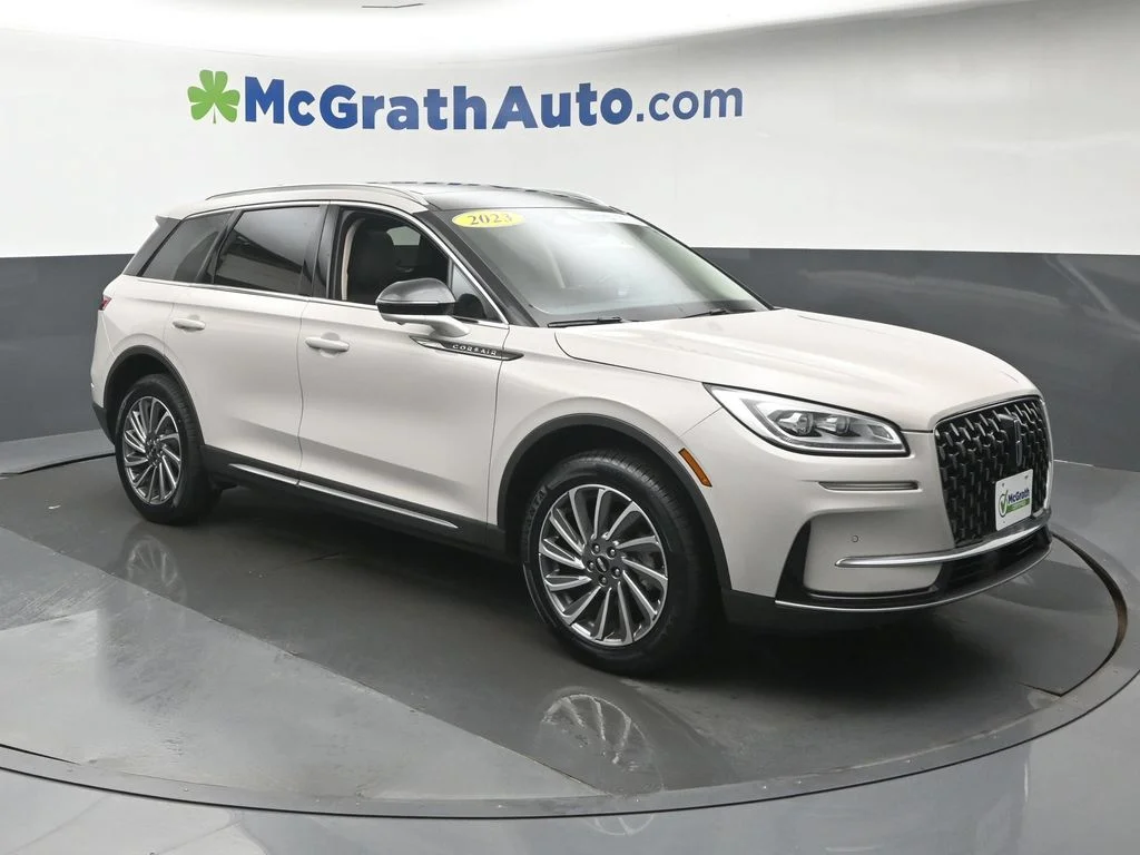 Used 2023 White Lincoln Reserve image 2