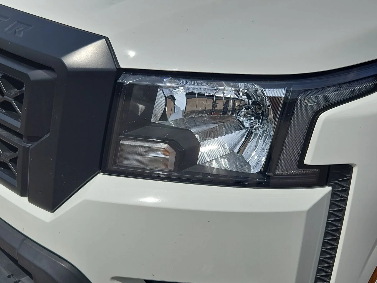 Used 2023 Glacier White Nissan S image 19