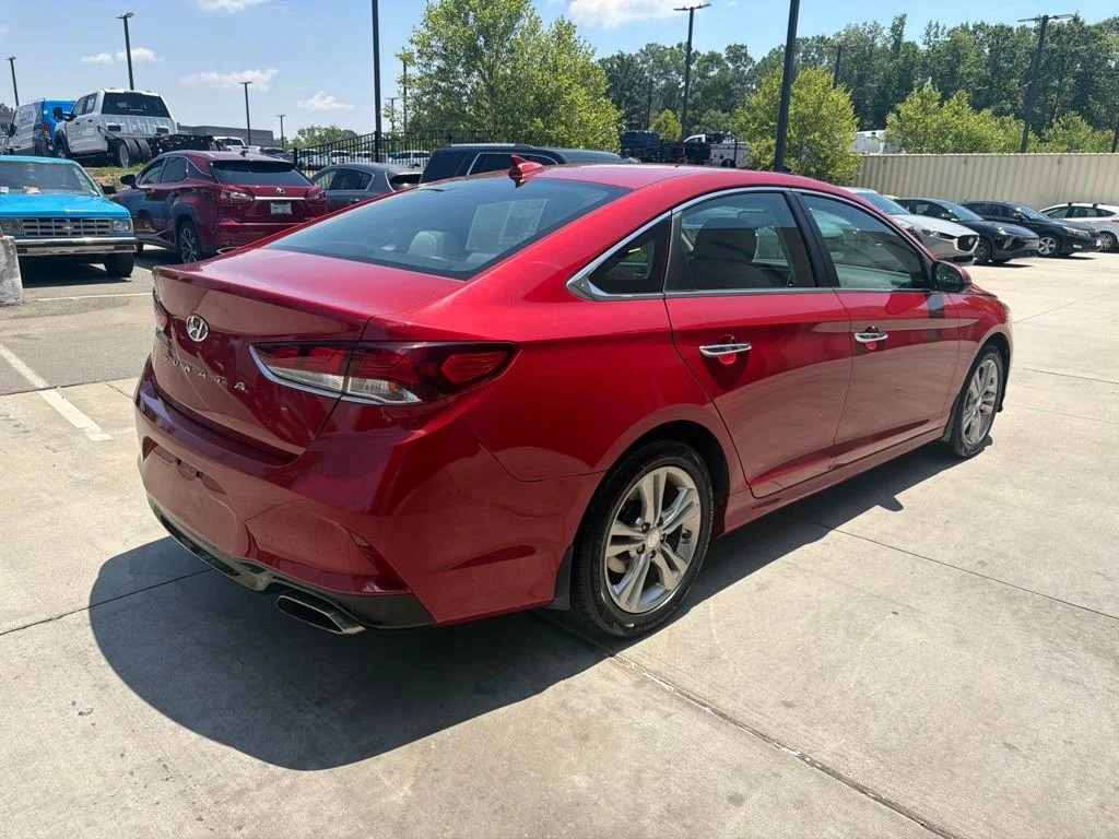Used 2019 Red Hyundai SEL image 5