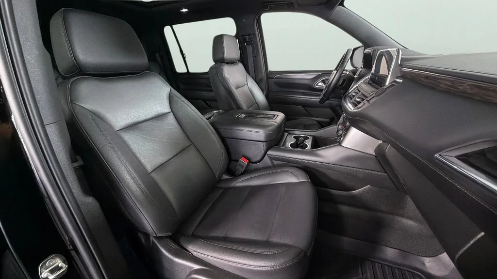 Used 2023 Black Chevrolet Z71 image 36