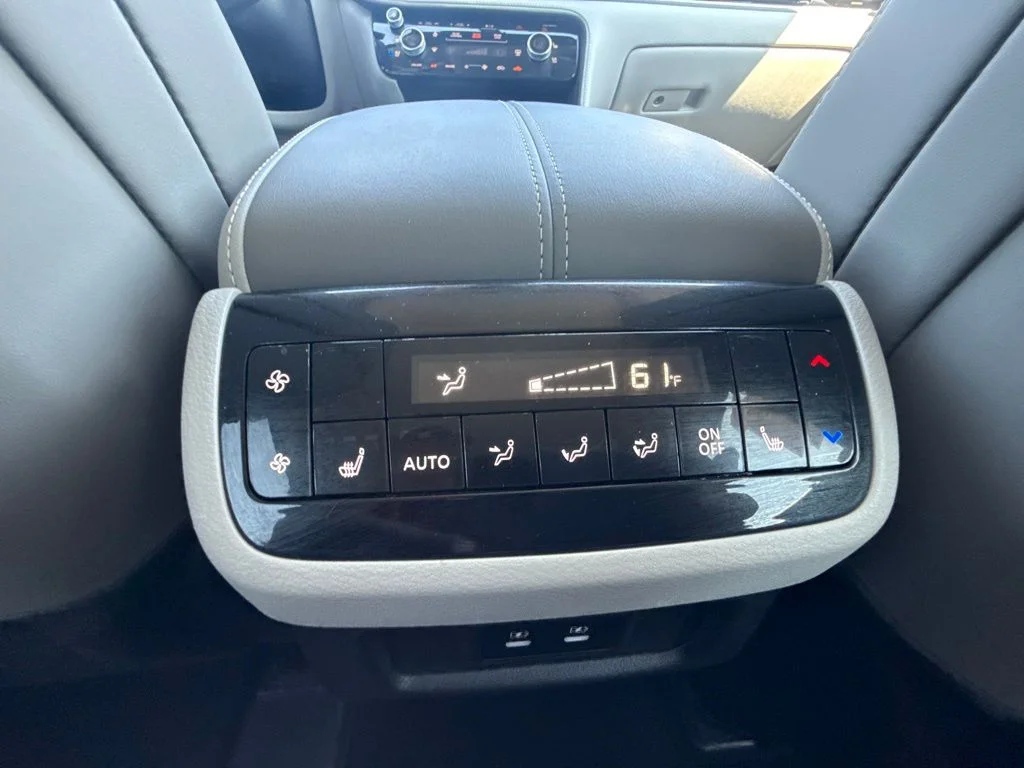 Used 2026 White INFINITI LUXE image 12