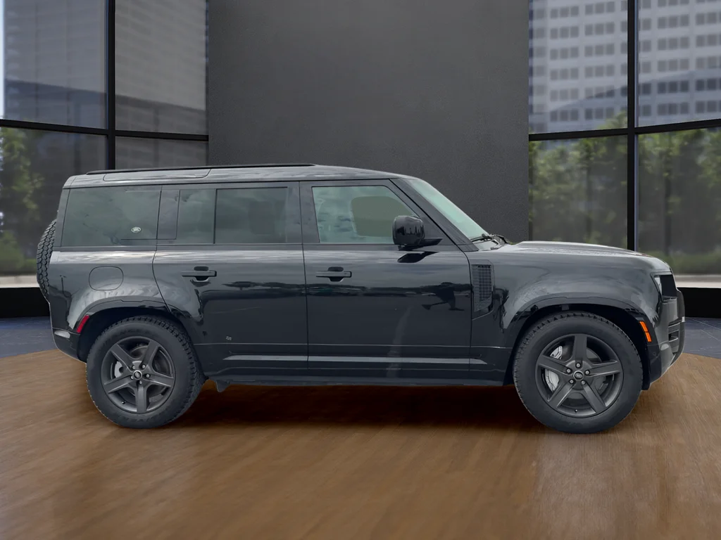 Used 2024  Land Rover X-Dynamic SE image 4