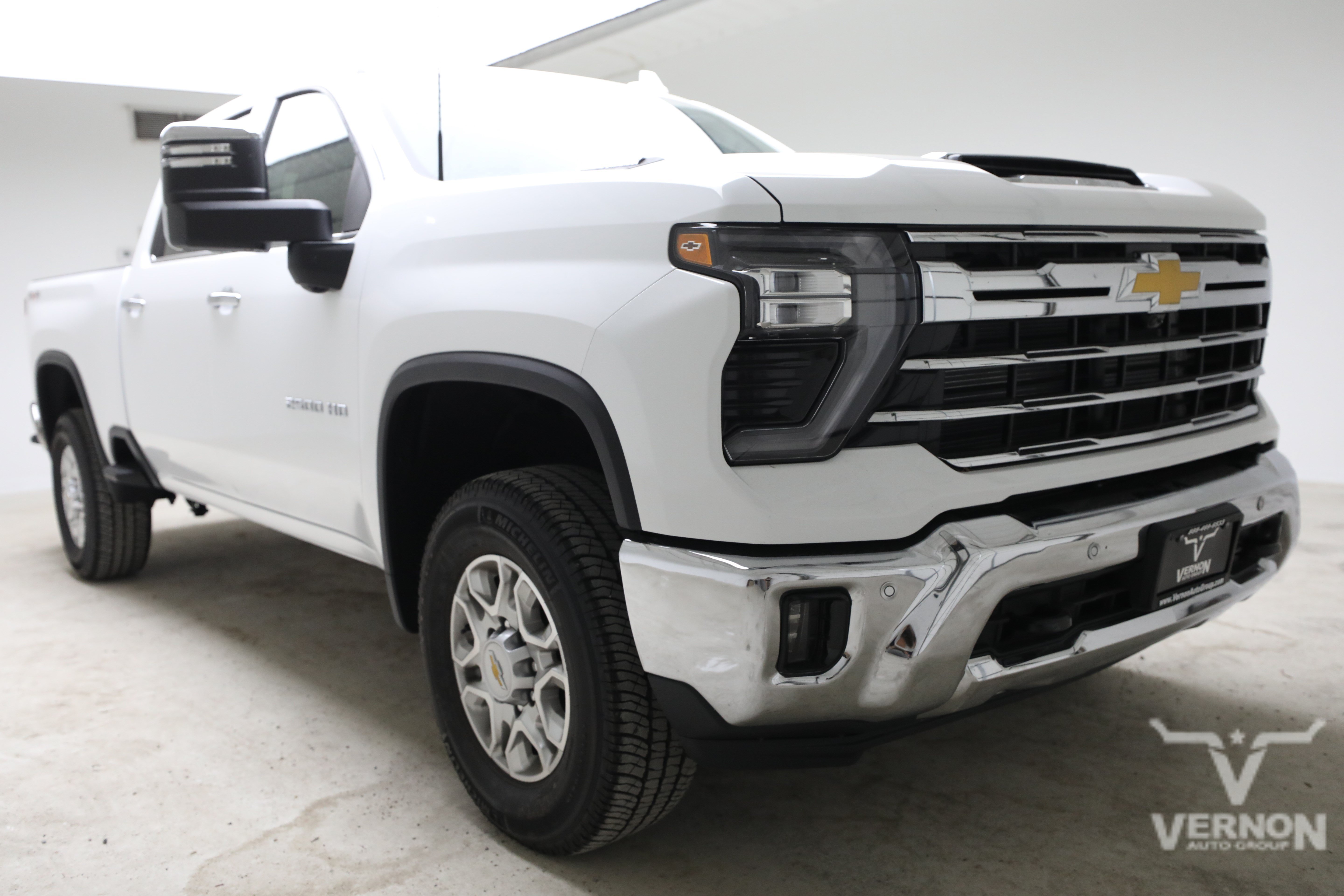 New 2026 Summit White Chevrolet N image 7