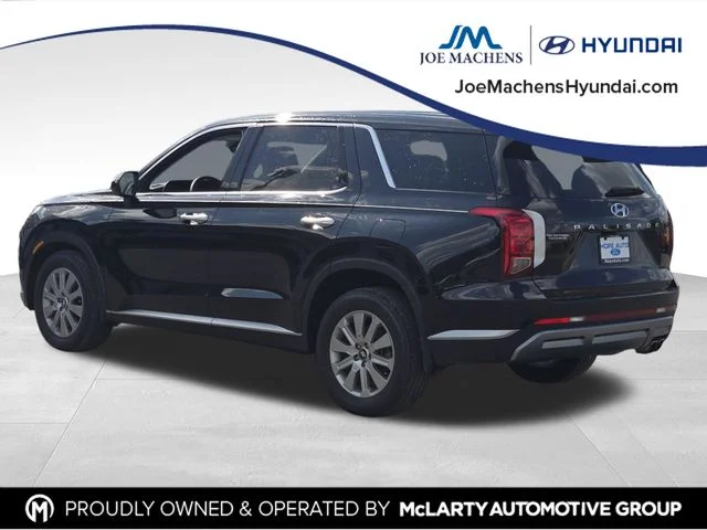 Used 2025 Black Hyundai SE image 3