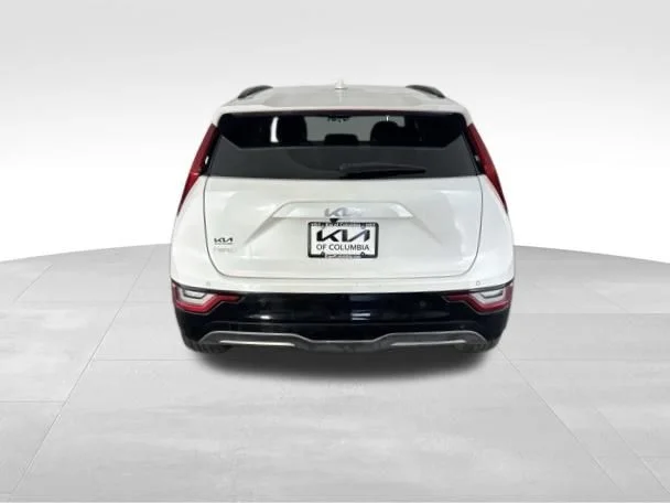 Used 2023 White Kia Wave image 8