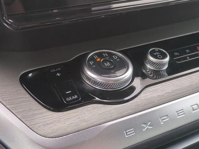 Used 2025 Gray Ford Platinum image 27