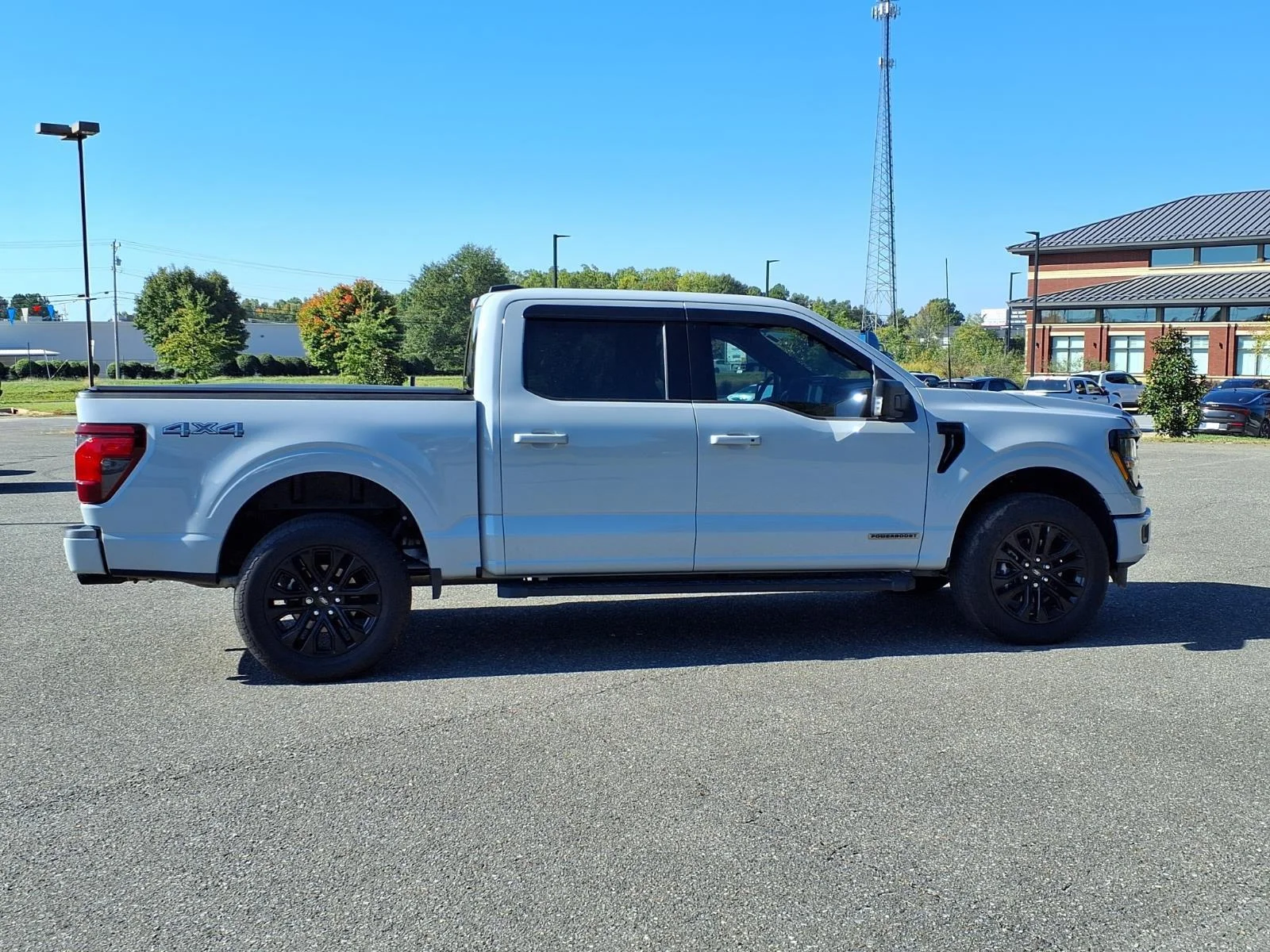 Used 2024 Avalanche Ford XLT image 12