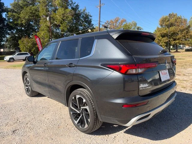 Used 2024 Black Mitsubishi SE image 10