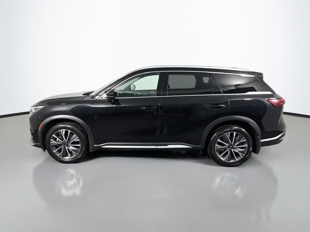 Used 2026 Mineral Black INFINITI LUXE image 4