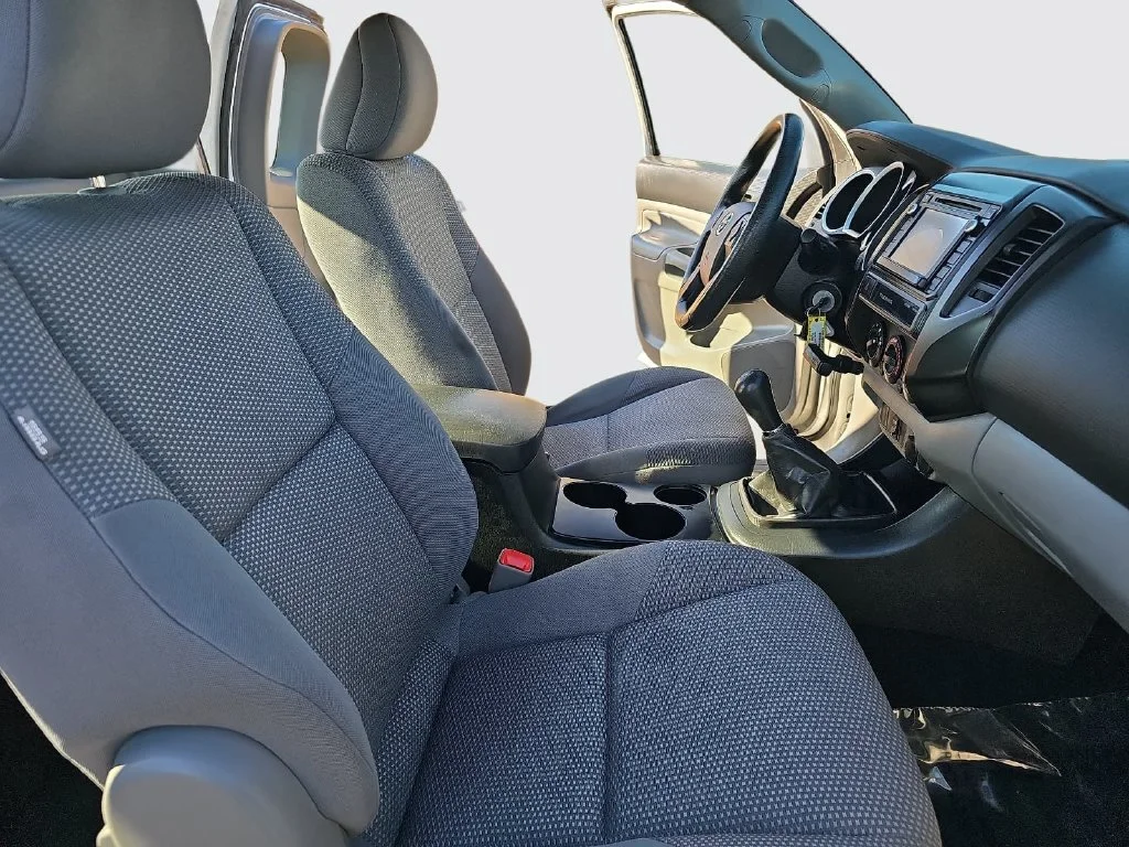 Used 2015 White Toyota Base image 10