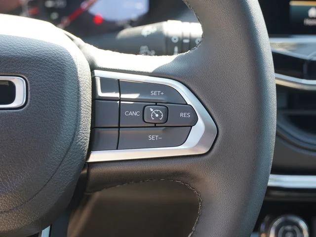 New 2026 Fathom Blue Pearl-Coat Exterior Paint Jeep Latitude image 27