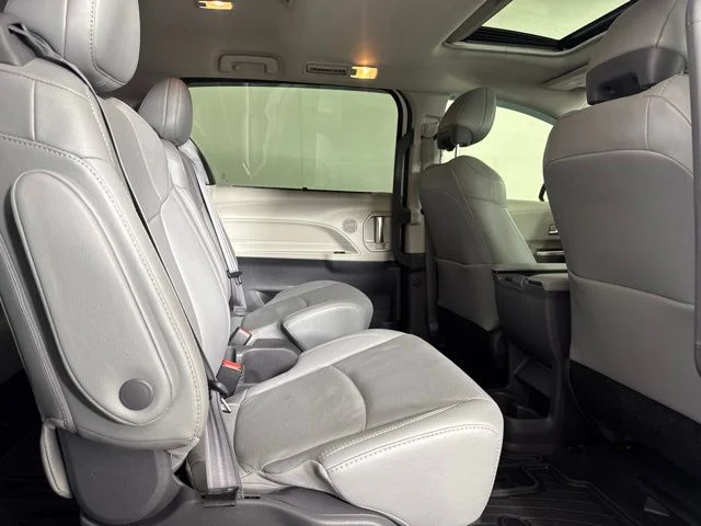 Certified Used 2021 Blizzard Pearl Toyota Limited image 5