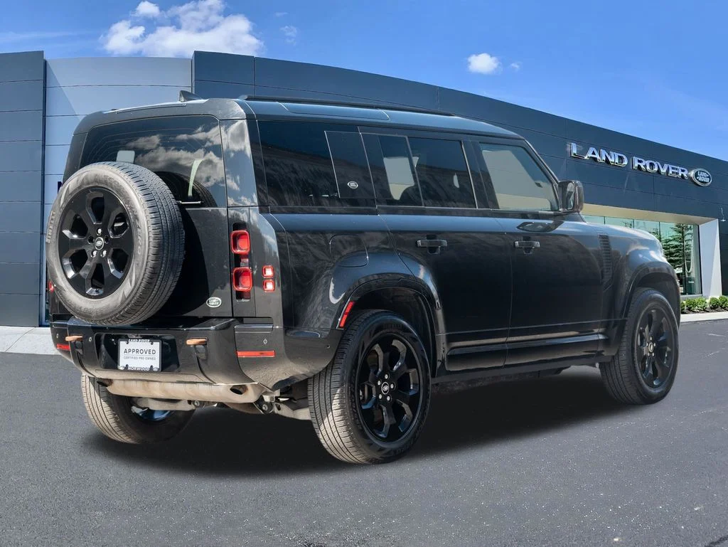 Used 2023 Black Land Rover X-Dynamic SE image 4