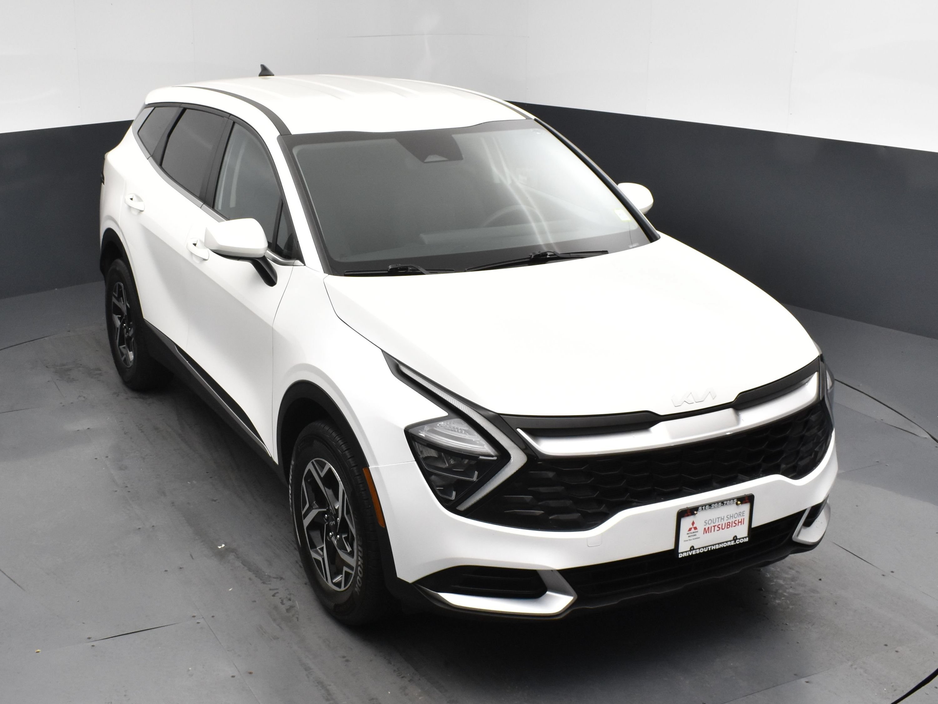 Used 2023 Snow White Pearl Kia LX image 21