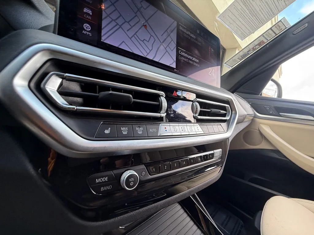 Used 2024 White BMW sDrive30i image 23