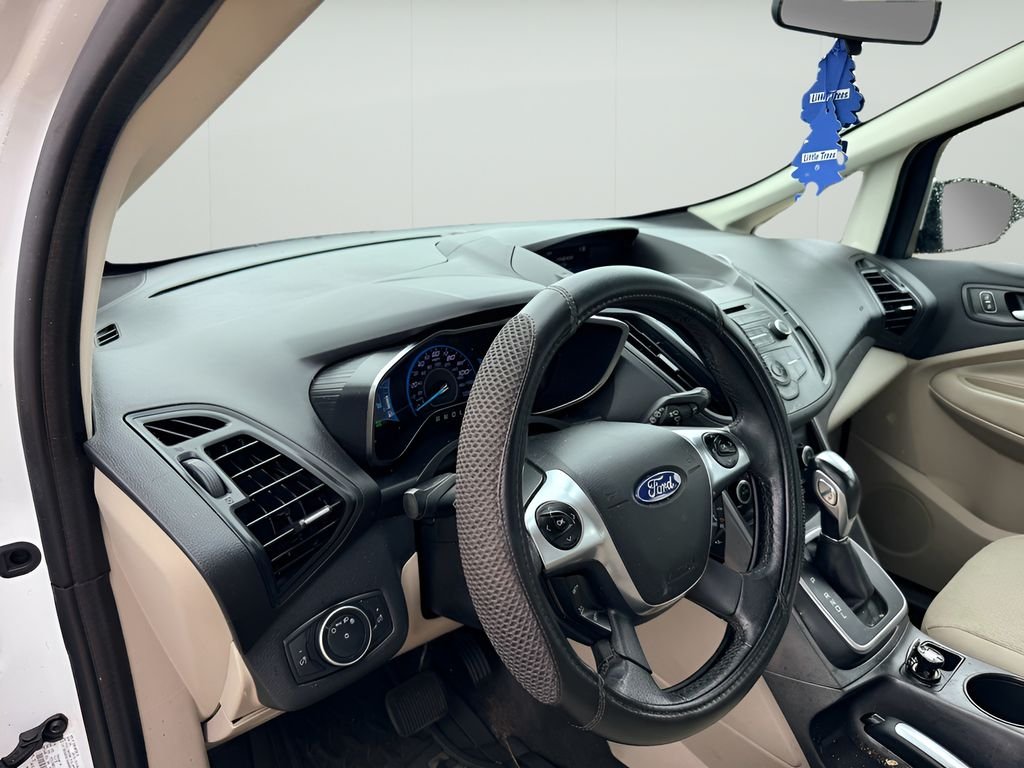 Used 2018 White Gold Metallic Ford SE image 10