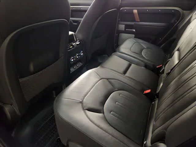 Used 2024 Silicon Silver Premium Metallic Land Rover X image 30