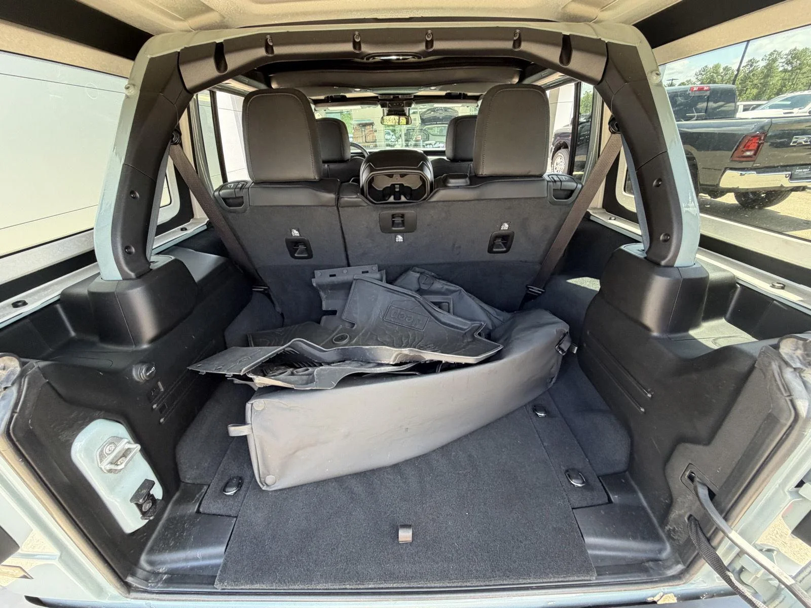 Used 2024 Earl Clearcoat Jeep Sahara image 16