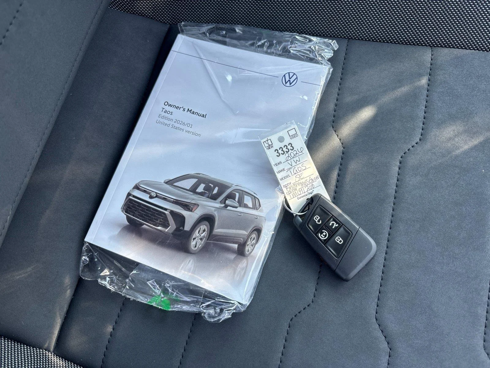 New 2026 Bright Moss Green Metallic Volkswagen SE image 41