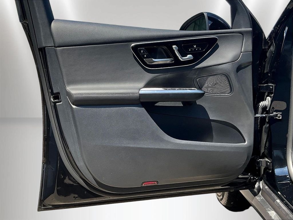 Used 2026 Black Mercedes-Benz GLC 300 image 21