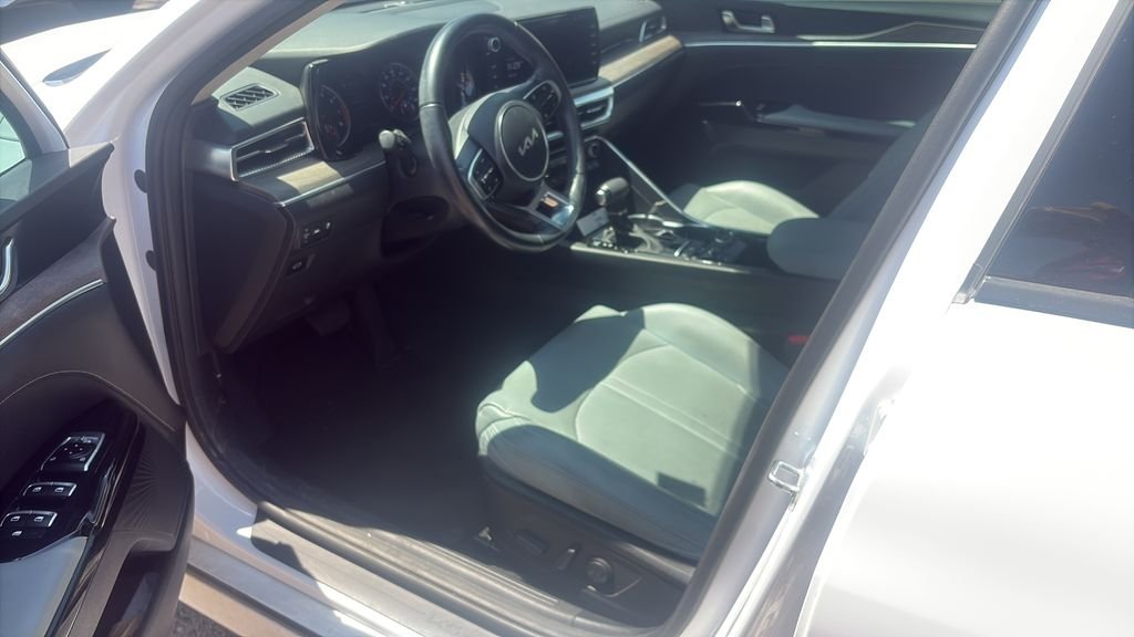 Used 2024 White Kia EX image 11
