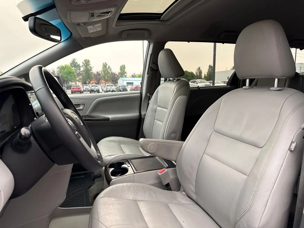 Used 2015 Blizzard Pearl Toyota XLE image 9