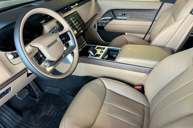 New 2027 Carpathian Grey Land Rover SE image 9