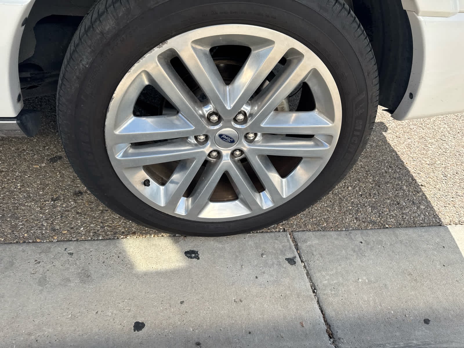 Used 2017 White Platinum Metallic Tri-Coat Ford Platinum image 11