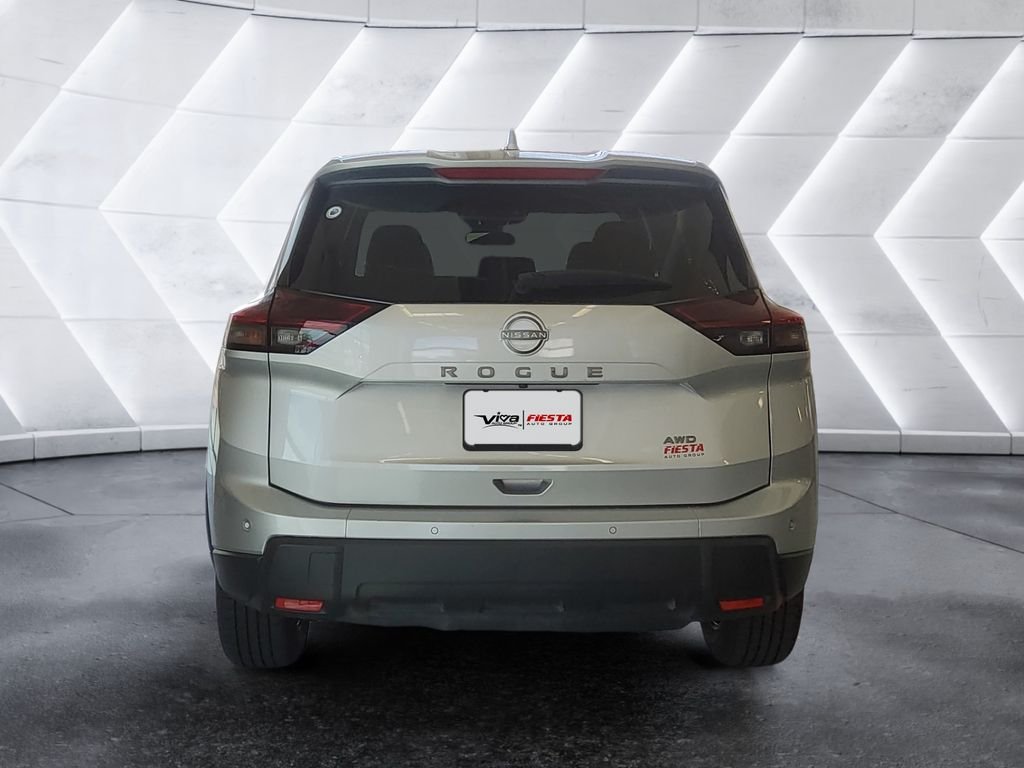Used 2025 Silver Nissan SV image 5