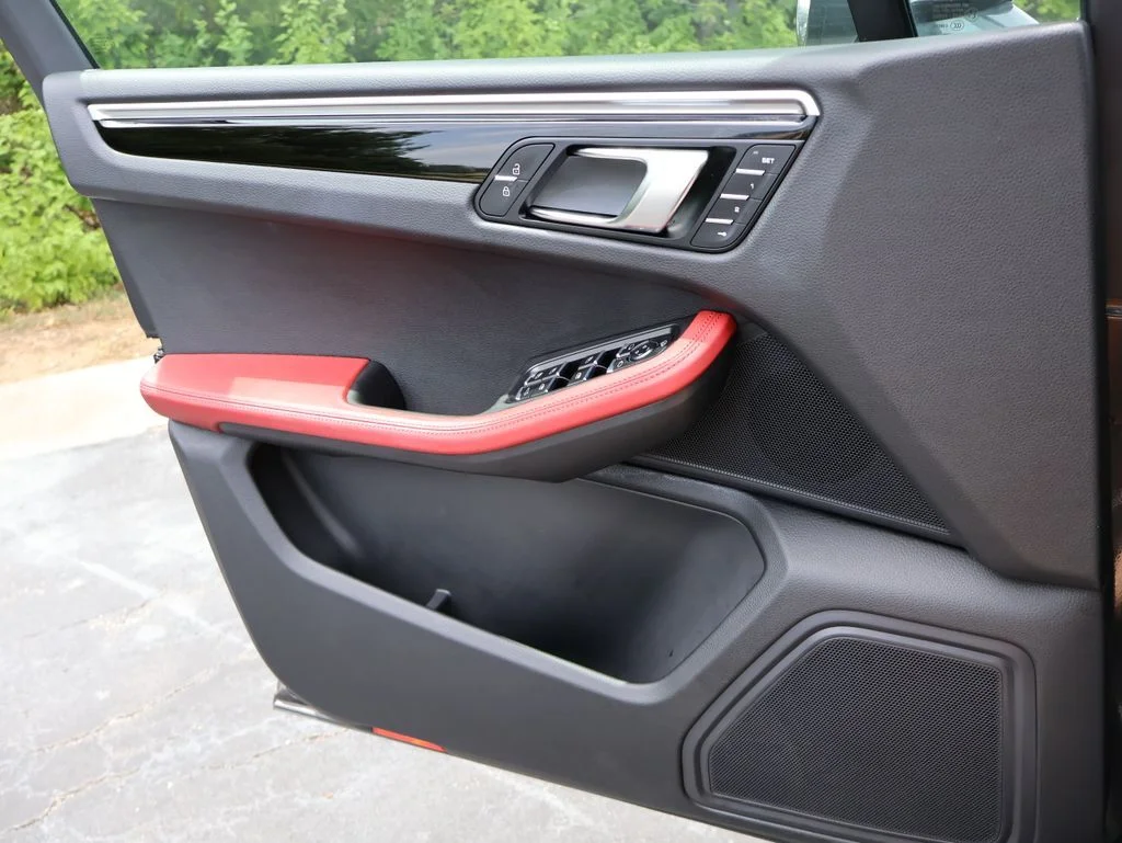 Used 2023  Porsche S image 34