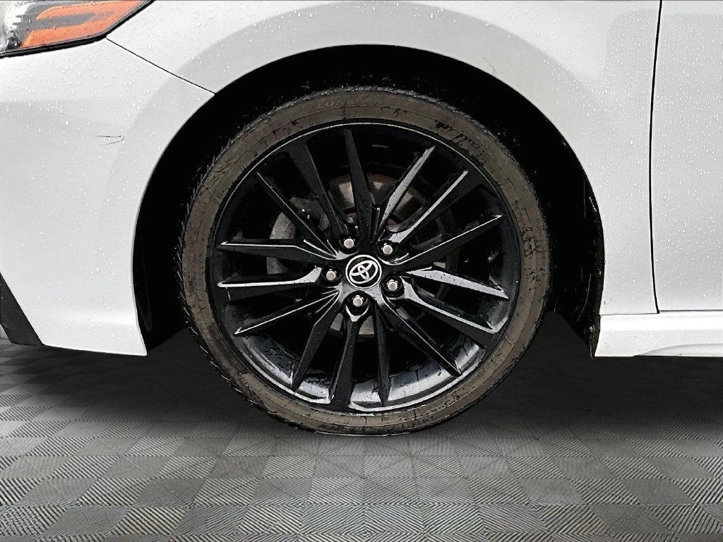 Used 2022 Ice Toyota XSE image 7