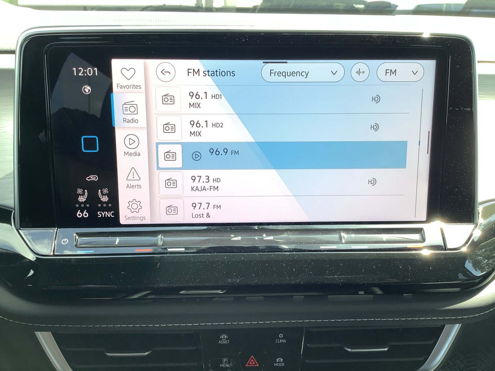 New 2026 PURE GRAY Volkswagen 2.0T SE w/Technology image 17
