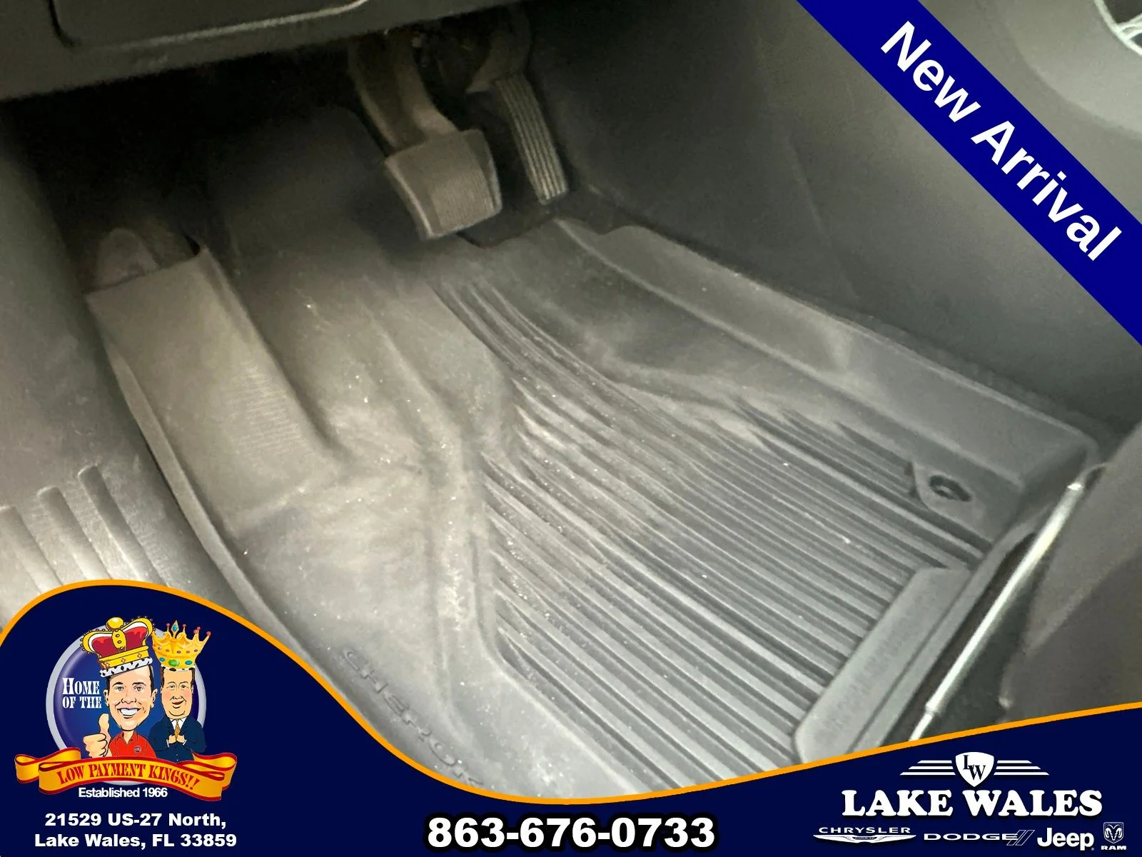 Used 2021 Red Jeep Latitude image 14