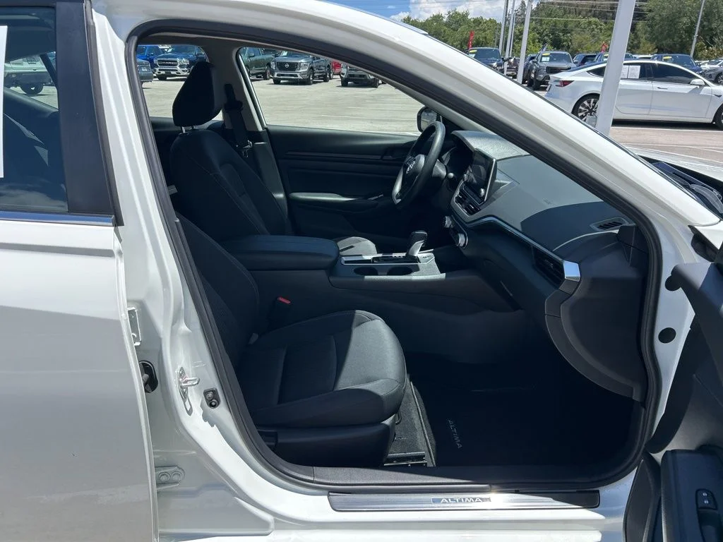 Certified Used 2025 White Nissan 2.5 S image 40