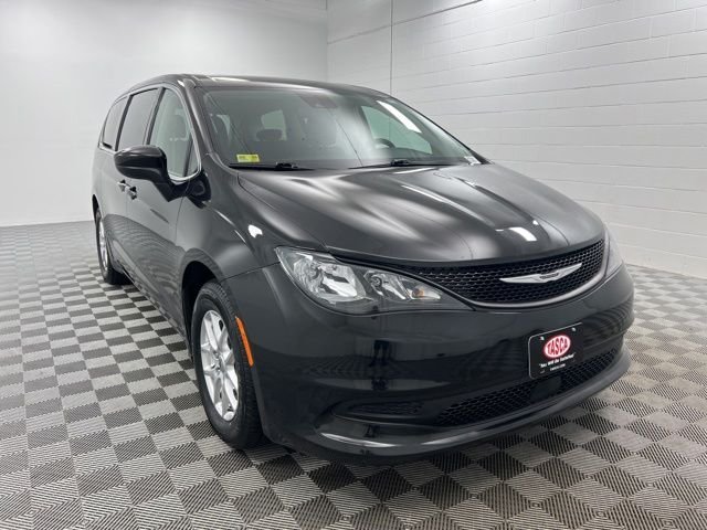 2023 Chrysler Voyager LX's photo