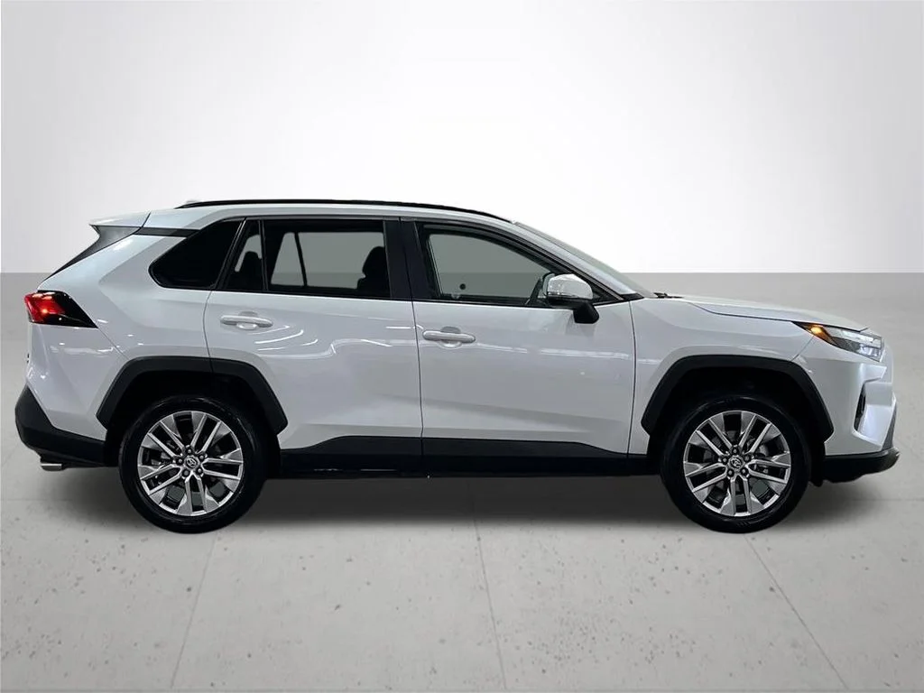 Used 2023 Beige Toyota XLE Premium image 9