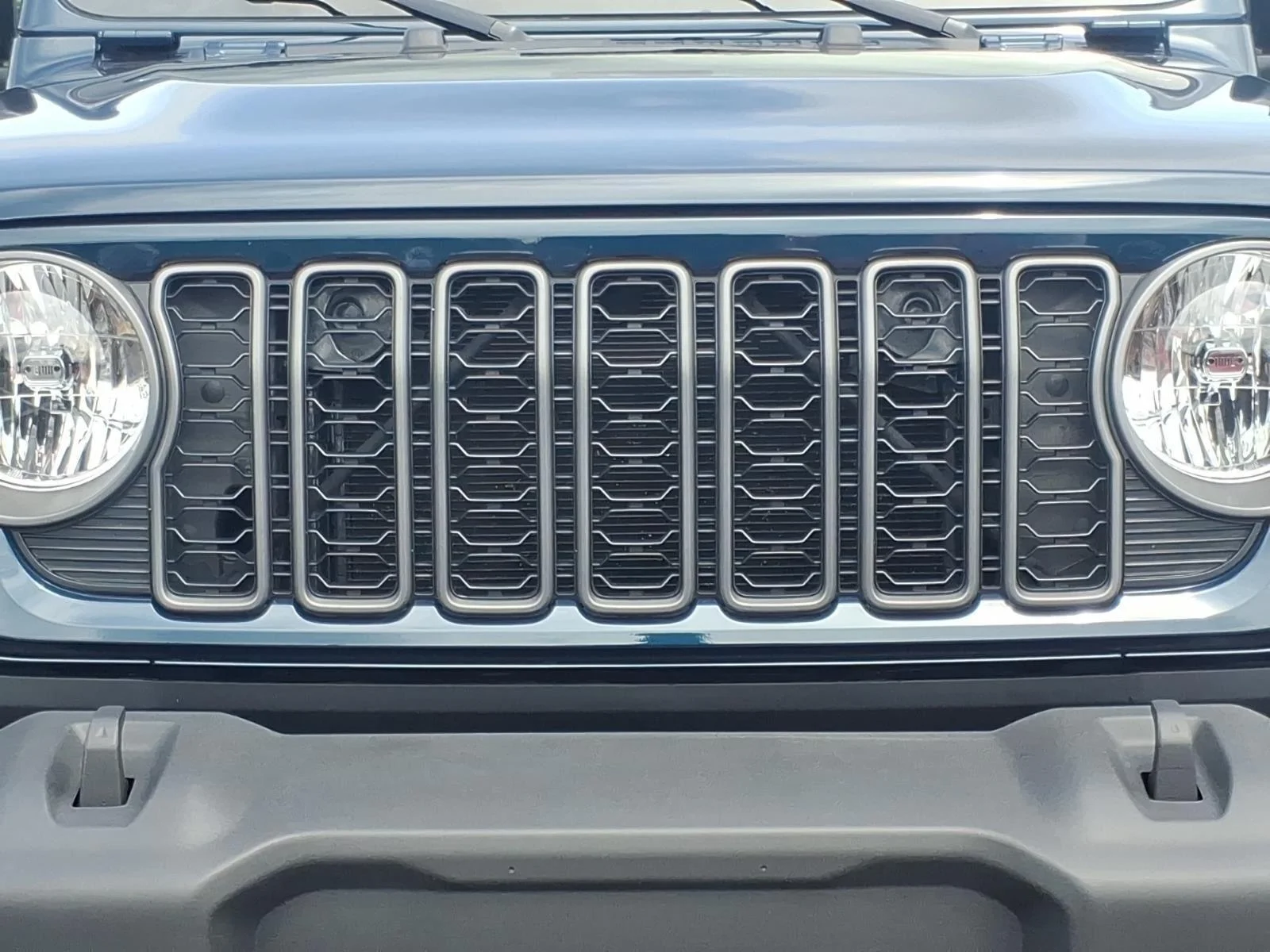 Used 2025 Fathom Blue Pearlcoat Jeep Sport S image 13