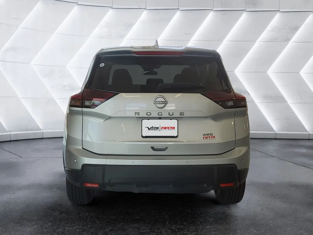 Used 2025 Silver Nissan SV image 5